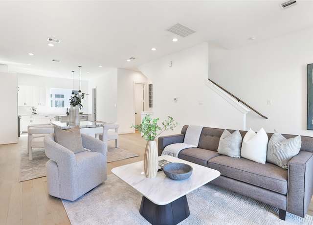 Property at 1020 W 15th 1/2 St Unit B, Houston, TX 77008, 3 beds, 3.5 baths