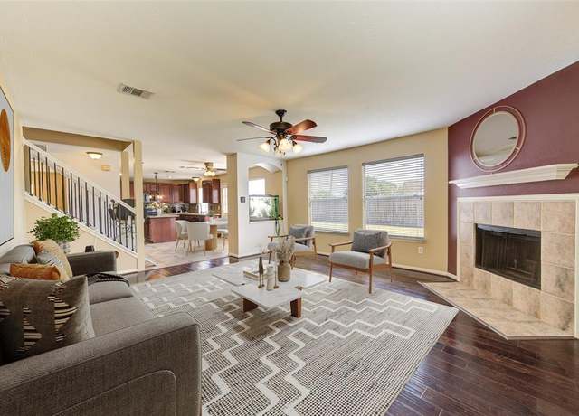 Property at 4827 Tiger Trace Ln, Houston, TX 77066, 4 beds, 2.5 baths