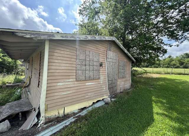 Property at 602 Universal St, Navasota, TX 77868, 2 beds, 1 bath