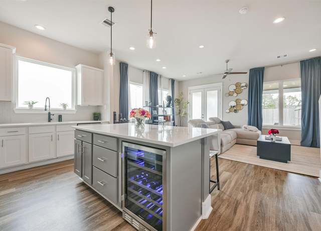 Property at 2503 Des Chaumes St, Houston, TX 77026, 3 beds, 2.5 baths