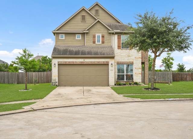 Property at 4719 Beechwood Dr, Rosenberg, TX 77471, 5 beds, 3 baths