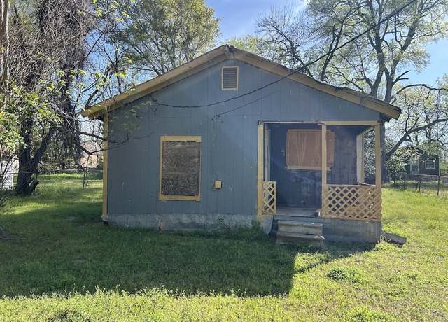 Property at 304 Callier St, Palestine, TX 75803, 2 beds, 1 bath