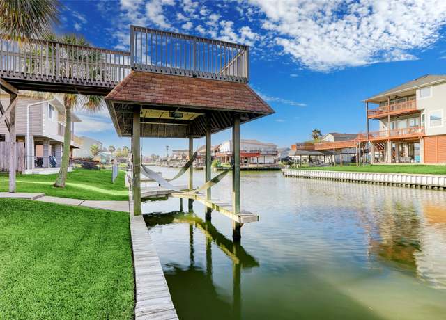 Property at 9 N Skimmer St, La Marque, TX 77568, 3 beds, 2 baths
