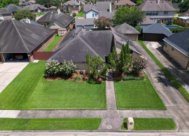 Property at 7926 Quail Meadow Dr, Houston, TX 77071, 4 beds, 2.5 baths