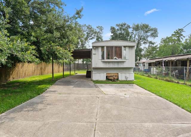 Property at 281 Jewel St, Conroe, TX 77301, 3 beds, 1.5 baths
