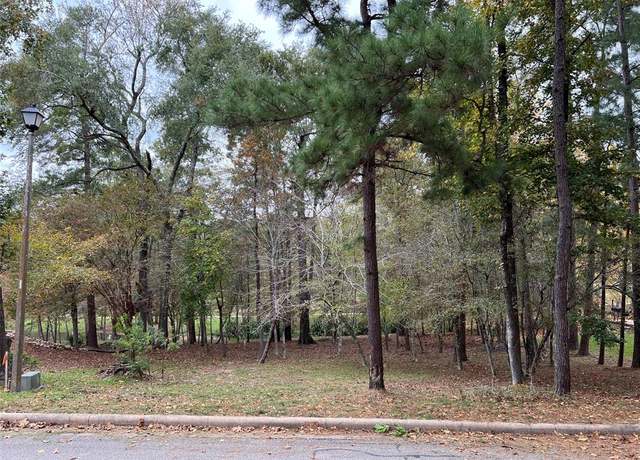 Property at 2019 E Lake Dr, Huntsville, TX 77340