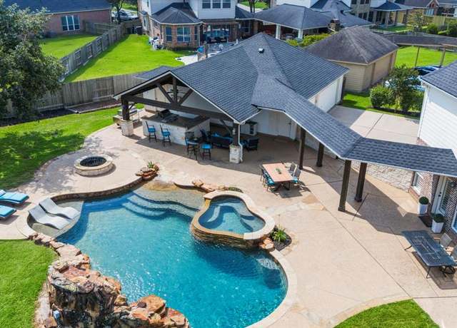 Property at 8323 Talons Way, Missouri City, TX 77459, 5 beds, 4 baths