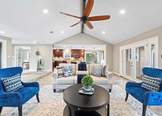 Property at 210 Big Hollow Ln, Houston, TX 77042, 3 beds, 2.5 baths