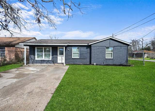 Property at 3819 King St St, Houston, TX 77026, 3 beds, 2 baths