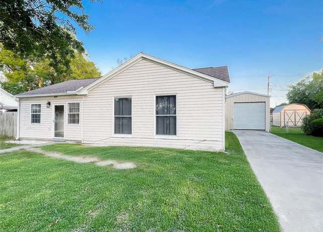 Property at 1205 Heights St, El Campo, TX 77437, 4 beds, 2 baths