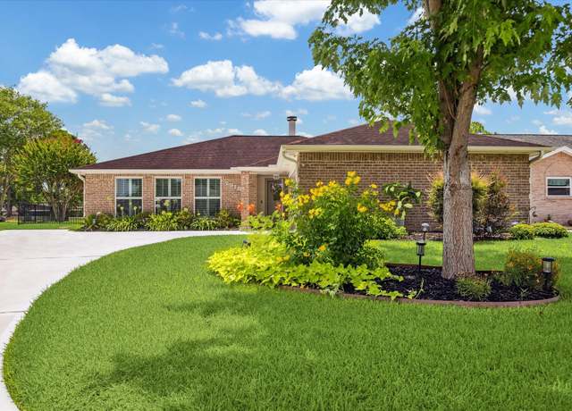 Property at 2918 Poplar Creek Ln, Pearland, TX 77584, 3 beds, 2.5 baths