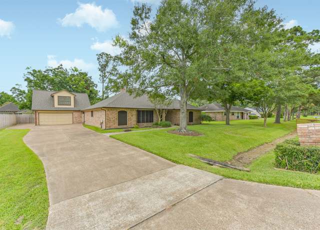 Property at 2006 Washington Irving Dr, Pearland, TX 77581, 3 beds, 2.5 baths