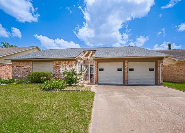 Property at 5615 Briarwood Forest Dr, Houston, TX 77088, 3 beds, 2 baths
