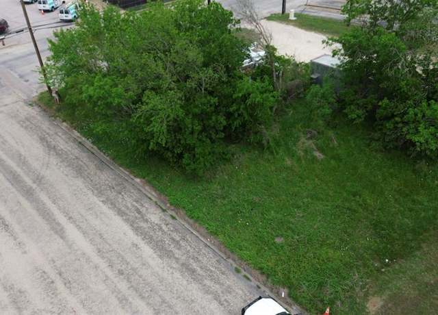 Property at 212 S Burleson St, Giddings, TX 78942