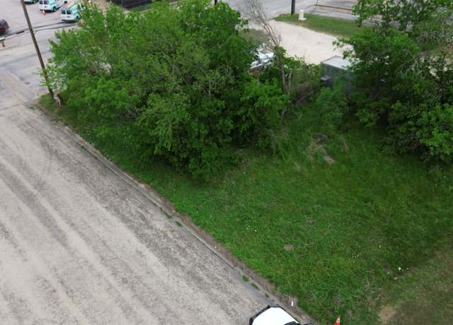 Property at 212 S Burleson St, Giddings, TX 78942