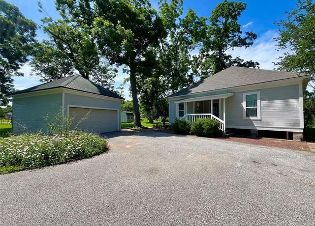 Property at 560 Jimmy Phillips Blvd, Angleton, TX 77515, 3 beds, 2 baths