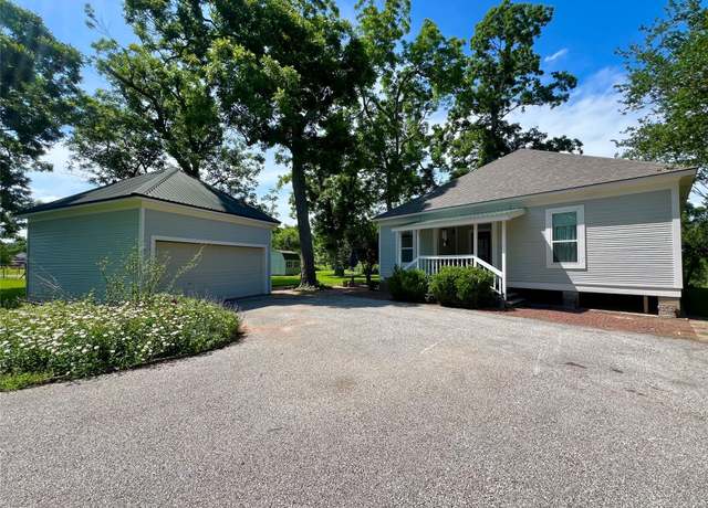 Property at 560 Jimmy Phillips Blvd, Angleton, TX 77515, 3 beds, 2 baths