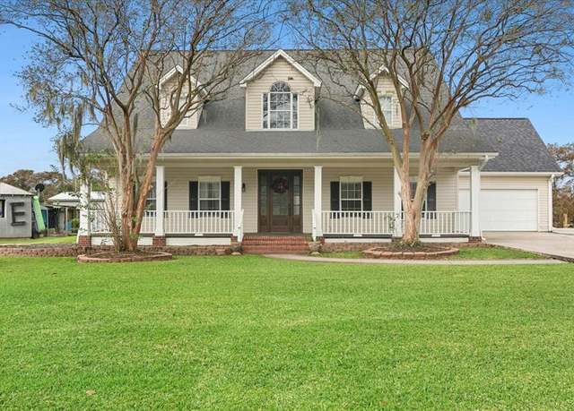 Property at 222 Berwick Dr, Bridge City, TX 77611, 4 beds, 2.5 baths