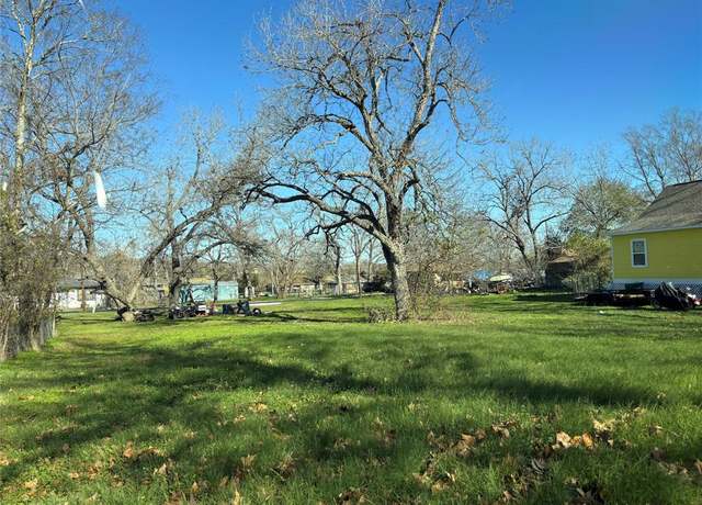 Property at 512 W Jefferson St, Brenham, TX 77833