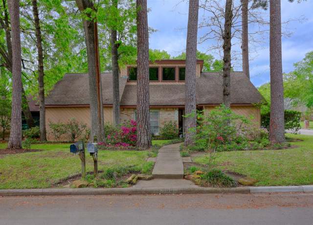 Property at 900 Manchester Dr, Conroe, TX 77304, 3 beds, 2 baths