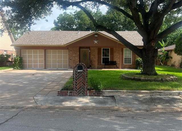 Property at 11226 Langdon Ln, Houston, TX 77072, 3 beds, 2 baths