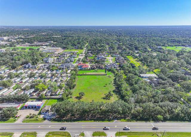 Property at 300 W Edgewood Dr, Friendswood, TX 77546