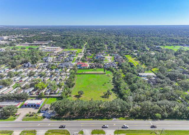Property at 300 W Edgewood Dr, Friendswood, TX 77546