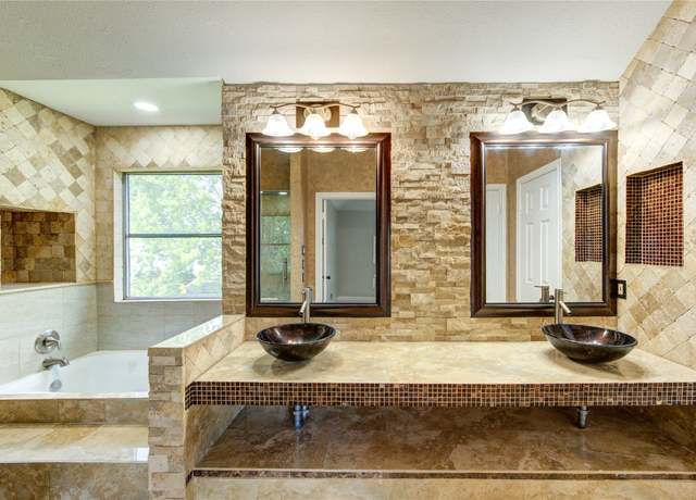 Property at 13727 Sablegarden Ln, Houston, TX 77014, 4 beds, 2.5 baths