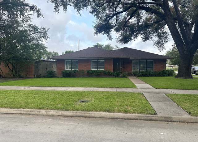 Property at 2123 Ridgecrest Dr, Houston, TX 77055, 3 beds, 2 baths