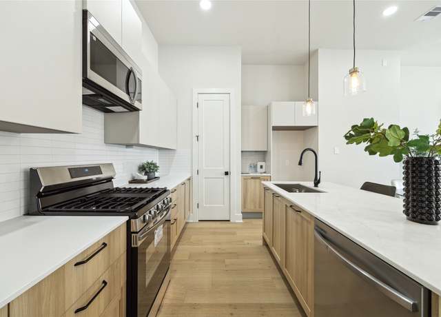 Property at 3911C Tulane St, Houston, TX 77018, 3 beds, 3.5 baths