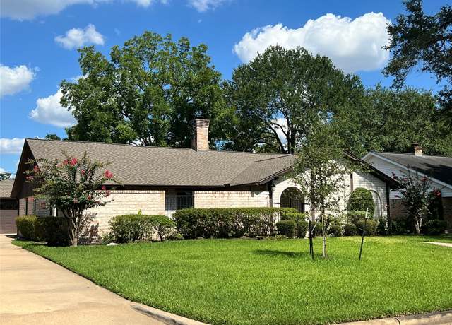 Property at 526 Ashford Forest Dr, Houston, TX 77079, 3 beds, 2 baths
