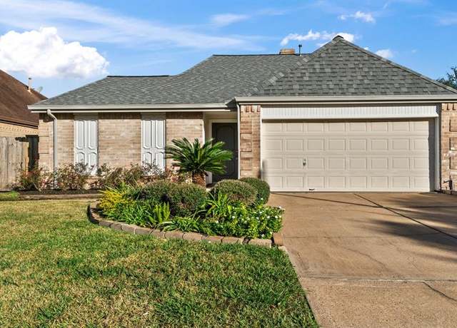 Property at 11826 Meadow Crest Dr Dr, Stafford, TX 77477, 3 beds, 2 baths