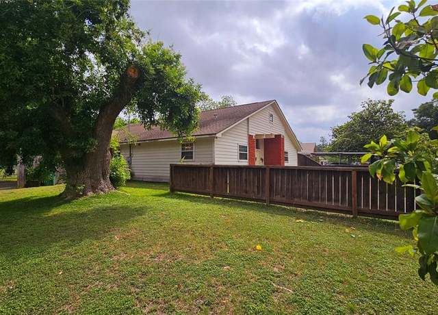 Property at 6946 Cole Creek Dr, Houston, TX 77092, 3 beds, 2 baths