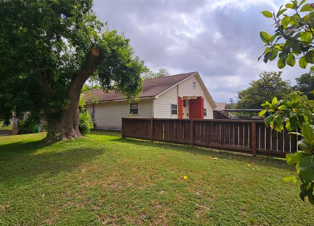 Property at 6946 Cole Creek Dr, Houston, TX 77092, 3 beds, 2 baths