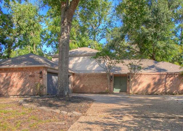 Property at 1812 E Lake Dr, Huntsville, TX 77340, 3 beds, 2.5 baths