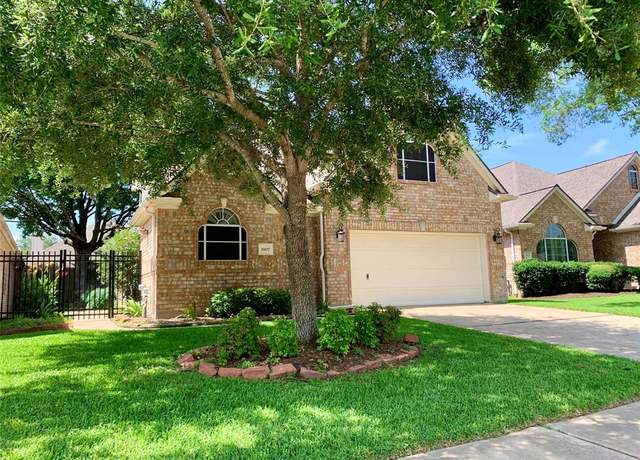 Property at 3907 Princeton Park Ct, Pasadena, TX 77058, 3 beds, 2.5 baths