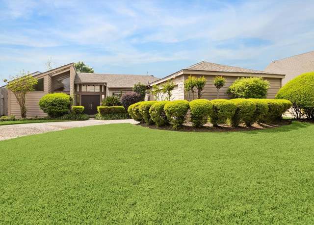 Property at 10726 Shawnbrook Dr, Houston, TX 77071, 3 beds, 2 baths