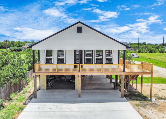 Property at 1309 24th St, Dickinson, TX 77539, 3 beds, 2 baths