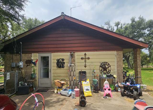 Property at 1735 County Road 32, Angleton, TX 77515, 3 beds, 2 baths