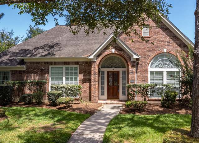 Property at 2107 Enchanted Lake Dr, League City, TX 77573, 4 beds, 2 baths