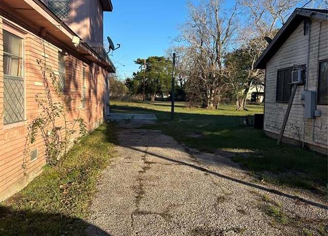Property at 3213 J P Davis Avenue Ave, Bay City, TX 77414, 3 beds, 2 baths