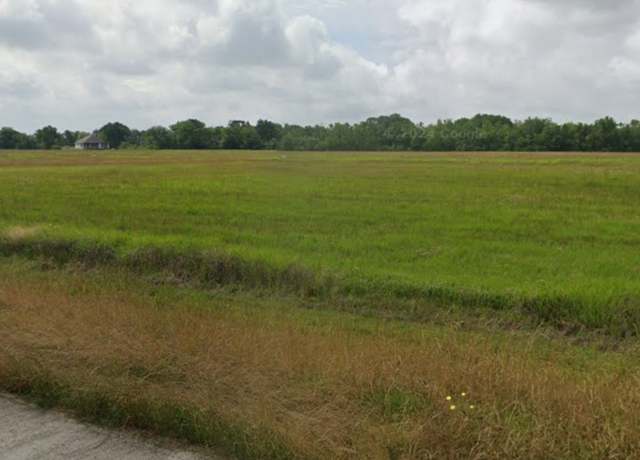 Property at 507 Chuckwagon Trl, Angleton, TX 77515
