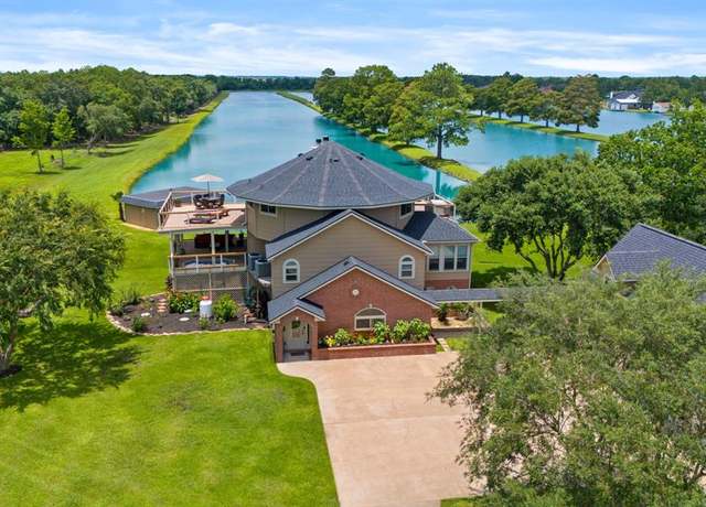 Property at 6714 Spray Ln, Rosharon, TX 77583, 4 beds, 5.5 baths