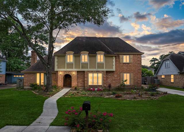 Property at 16107 York Minster Dr, Spring, TX 77379, 4 beds, 3 baths