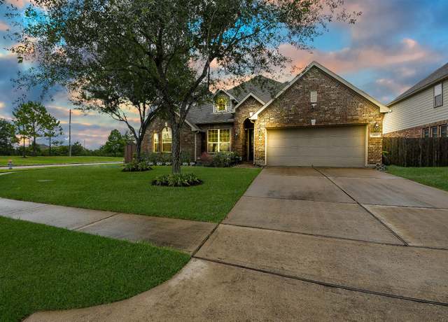 Property at 2800 Spencer Ct, Pearland, TX 77089, 4 beds, 2.5 baths