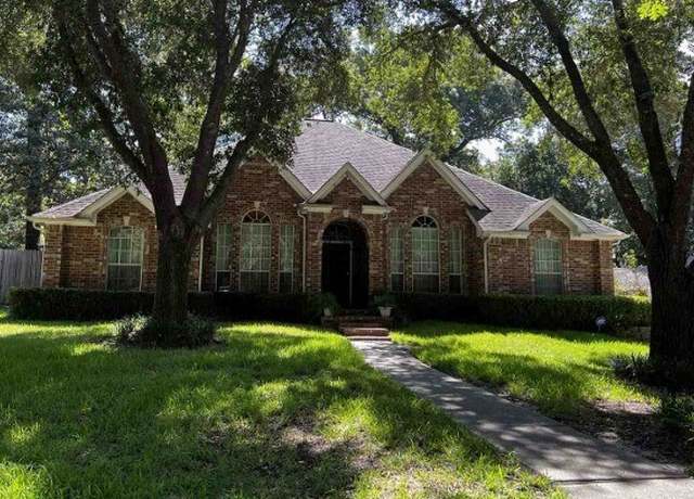 Property at 12 Robin Trl, Conroe, TX 77304, 3 beds, 3 baths