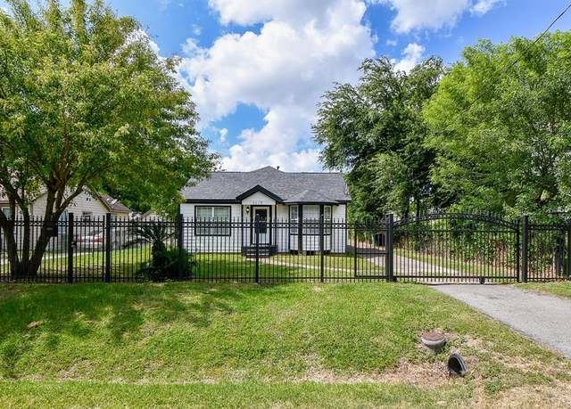Property at 1117 King St, Houston, TX 77022, 4 beds, 2.5 baths