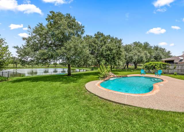 Property at 427 Crestwater Trl, Houston, TX 77082, 5 beds, 4.5 baths