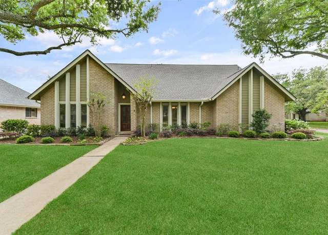 Property at 2802 Colonial Dr, Sugar Land, TX 77479, 5 beds, 2.5 baths
