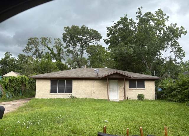 Property at 7229 Springdale St, Houston, TX 77028, 3 beds, 1 bath